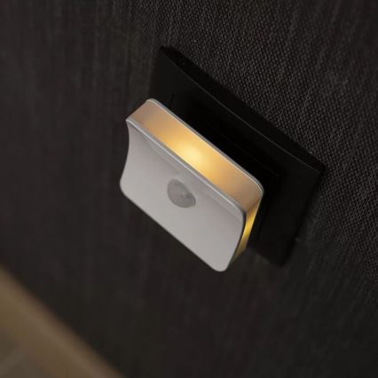 Osram - LED RGB orientējošā gaisma kontaktligzdai ar sensoru LUNETTA LED/0,3W/230V