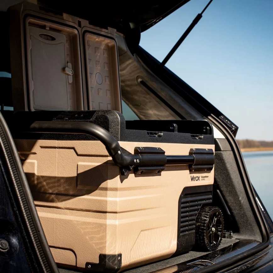 Pārnēsājama automašīnas ledusskapis ar LCD ekrānu 39 l 230V/12V/24V brūna