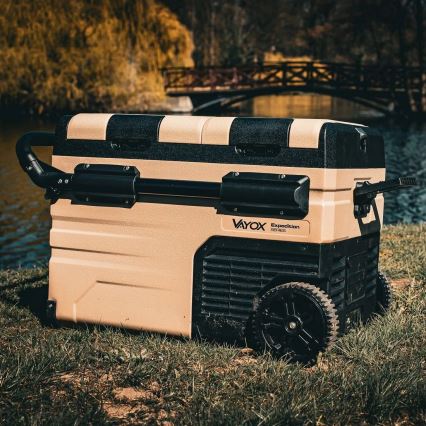 Pārnēsājama automašīnas ledusskapis ar LCD ekrānu 39 l 230V/12V/24V brūna