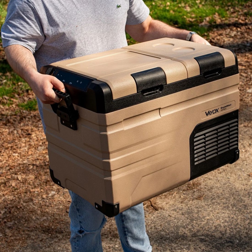 Pārnēsājama automašīnas ledusskapis ar LCD ekrānu 39 l 230V/12V/24V brūna