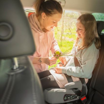 PETITE&MARS - Auto paaugstināmais sēdeklis OPTIMUS PRO i-Size Air 125-150 cm (22-36 kg) pelēks