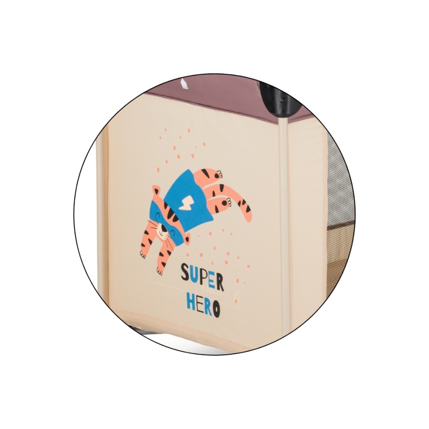 PETITE&MARS - Ceļojuma gultiņa KOOT Tiger Super Hero