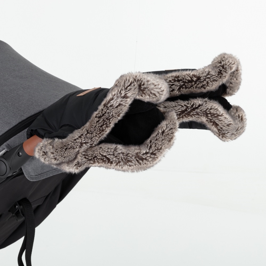 PETITE&MARS - KOMPLEKTS Bērnu ratu maiss 4in1 COMFY Stylish Beauty + stroller roka muffs FURRY Forever Black