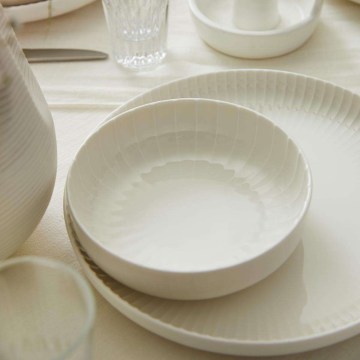 Porcelāna trauku servīze, 18 daļas, balta