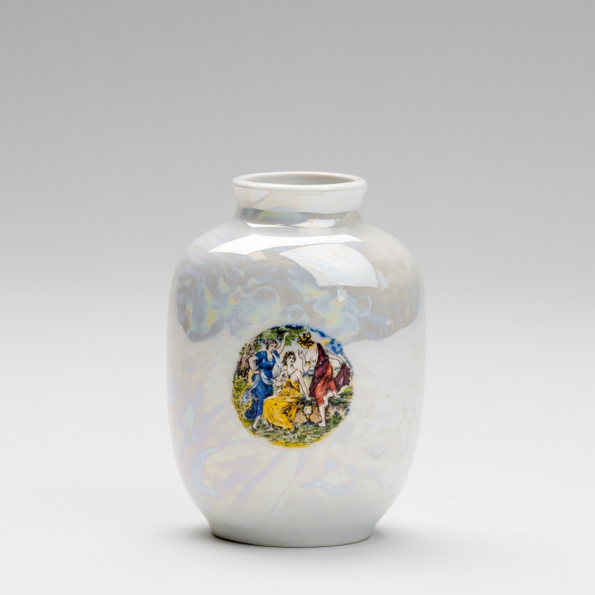 Porcelāns vāze 12,5x9 cm perlamutra balta grācijas