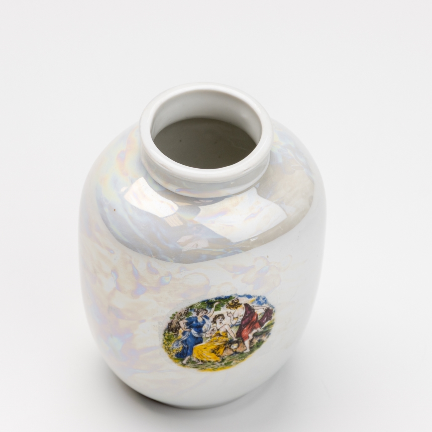 Porcelāns vāze 12,5x9 cm perlamutra balta grācijas