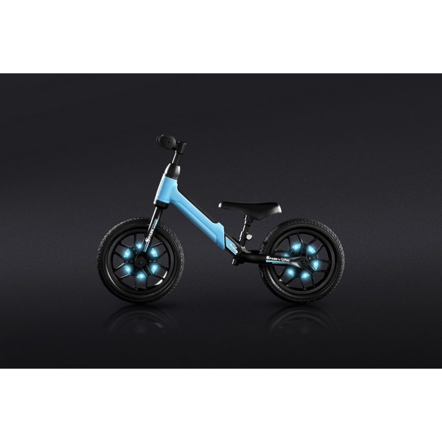 QPlay - Skrejritenis ar LED lampas uz ritentiņiem SPARK zila