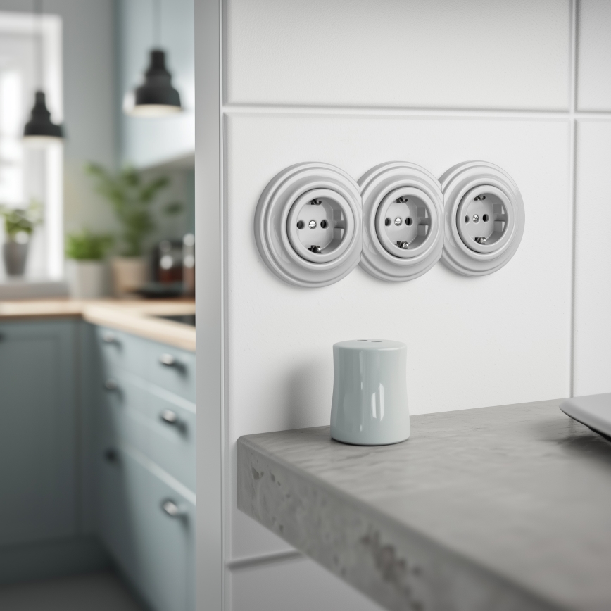 Reblig - Trīskārša retro mājas rozete ar SCHUKO rāmi, 230 V, keramiska, balta