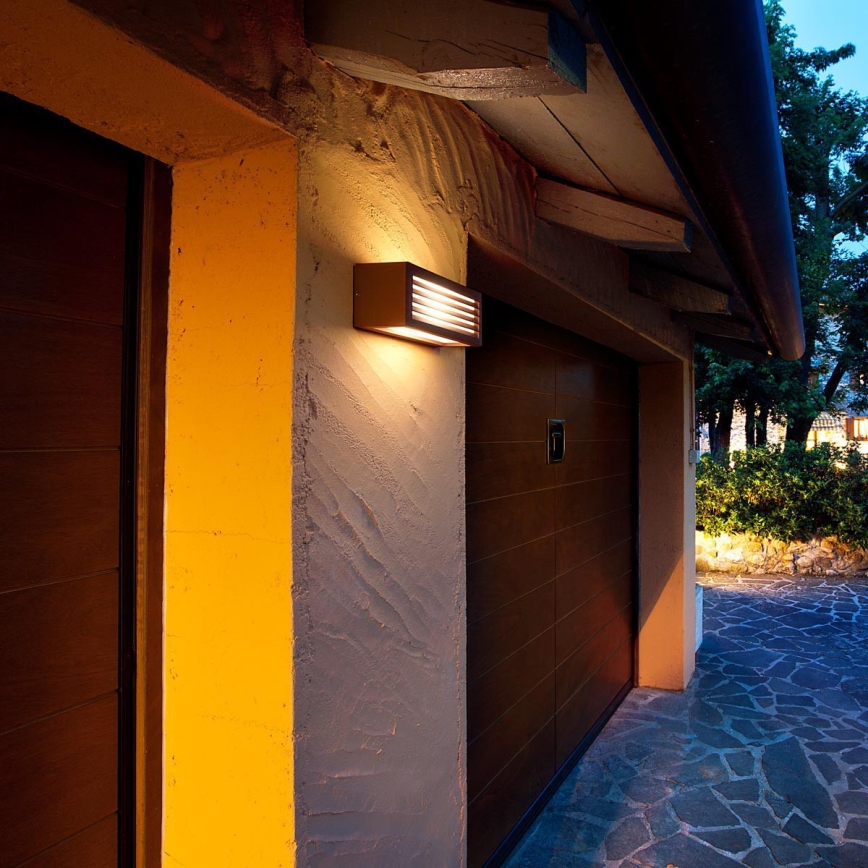 Redo 9898 - Āra sienas gaismeklis BRICK 1xE27/23W/230V IP54