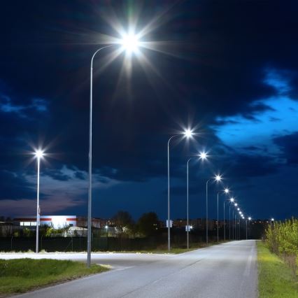 Pelēka LED regulējama ielas laterna ar krēslas sensoru un saules paneli LED/200W/20000 mAh 6500K IP65
