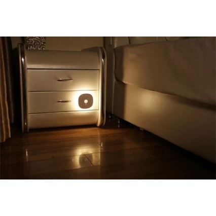 LED Orientēšanās lampa ar sensoru LED/0,45W/3xAAA 3000K balta