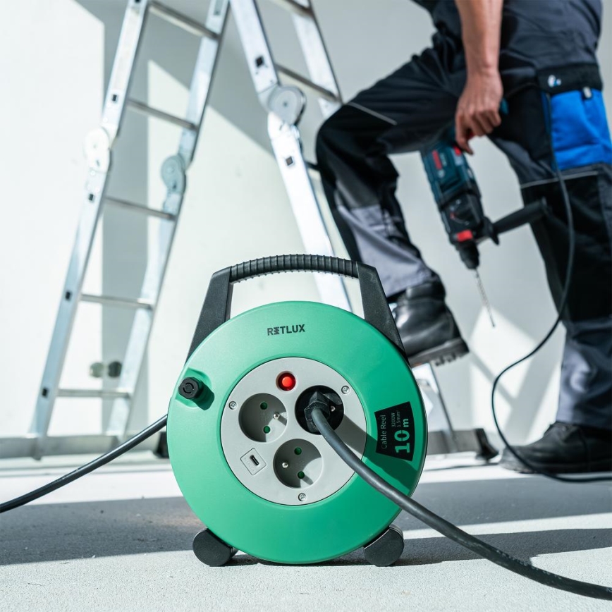 Retlux - pagarināmais kabelis uz spoles ar 3 kontaktligzdām, E tips, 10m, zaļš/melns