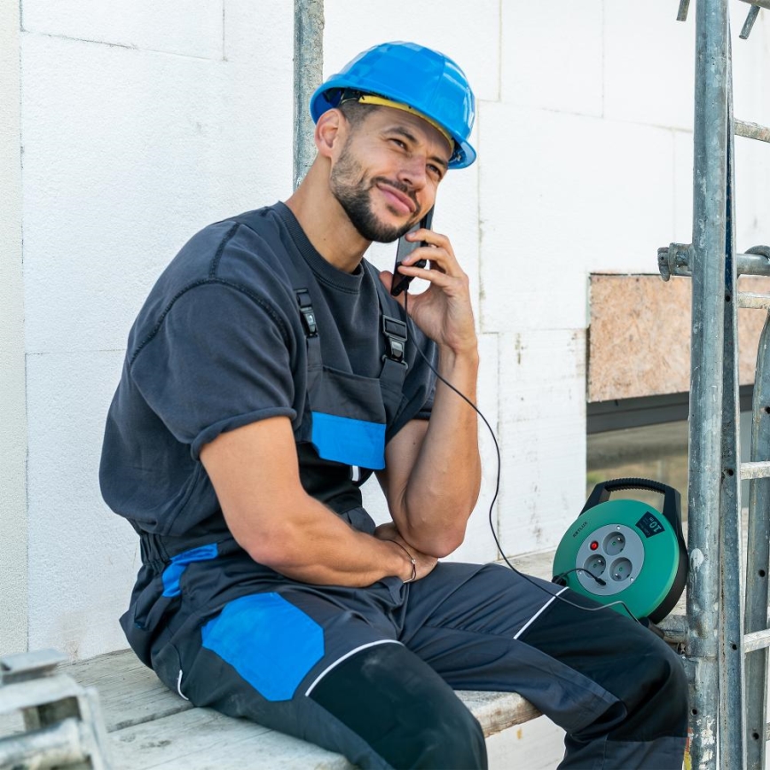 Retlux - pagarināmais kabelis uz spoles ar 3 kontaktligzdām, E tips, 10m, zaļš/melns
