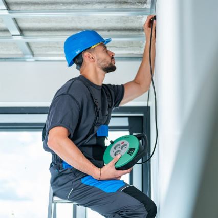 Retlux - pagarināmais kabelis uz spoles ar 3 kontaktligzdām, E tips, 10m, zaļš/melns