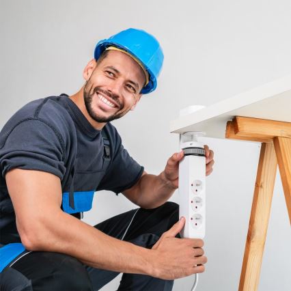 Pagarinātāja kabelis ar galda stiprinājumu 3 kontaktligzdas (E tips) + 2xUSB-A + 1xUSB-C 1,5m balts