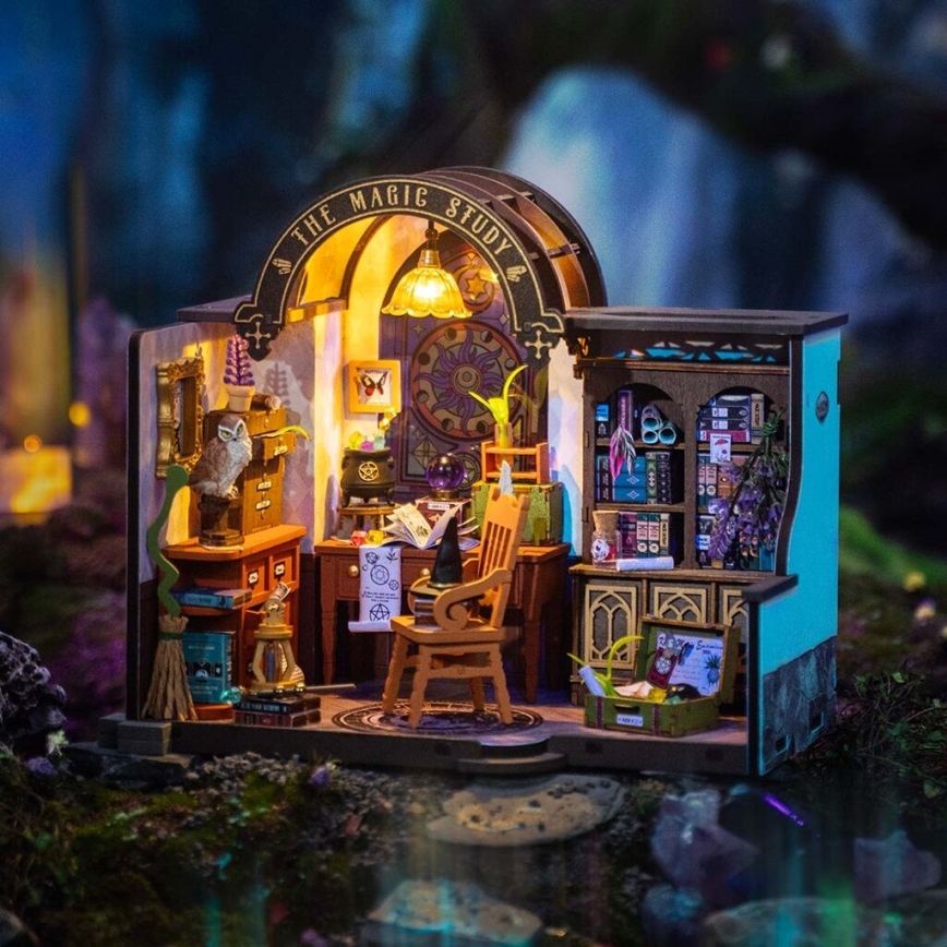 RoboTime - Miniatūras māja Burvja kabinets 2xAAA