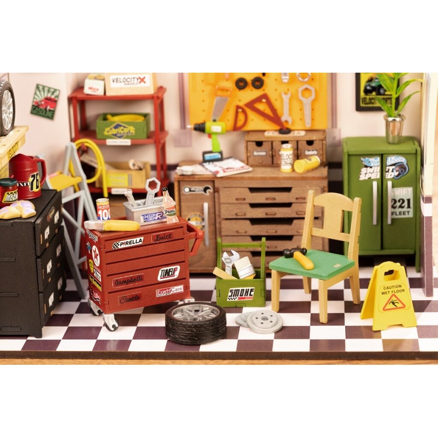 RoboTime - Miniatūras māja Garāža 2xAAA