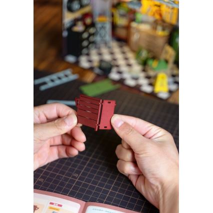 RoboTime - Miniatūras māja Garāža 2xAAA