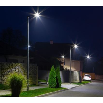 Saules darbināma LED ielas lampa ar sensoru STREET LED/15W/7,4V 4000K IP65 5400 mAh