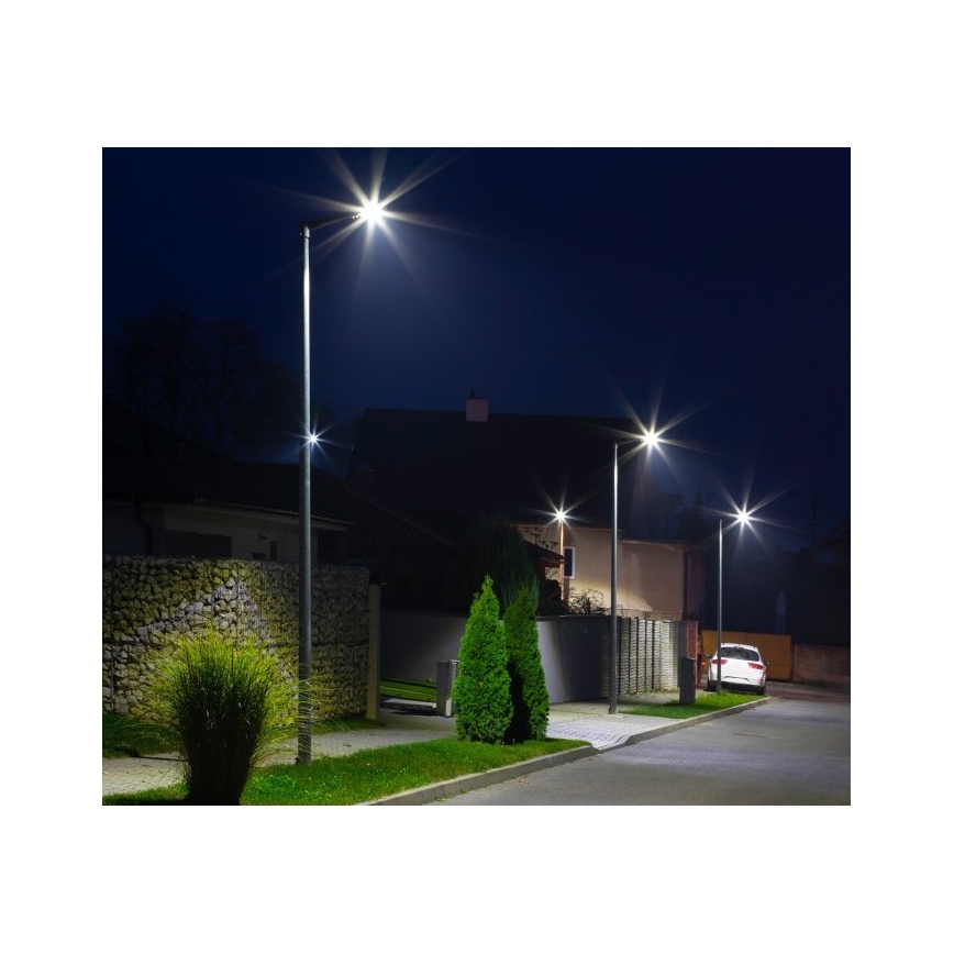 Saules darbināma LED ielas lampa ar sensoru STREET LED/15W/7,4V 4000K IP65 5400 mAh
