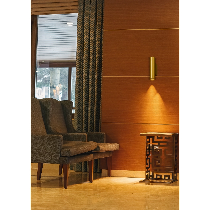 Searchlight - Sienas lampa BEACON 2xGU10/10W/230V zeltaina