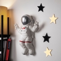 Sienas dekorācija 47x35 cm astronauts sudraba