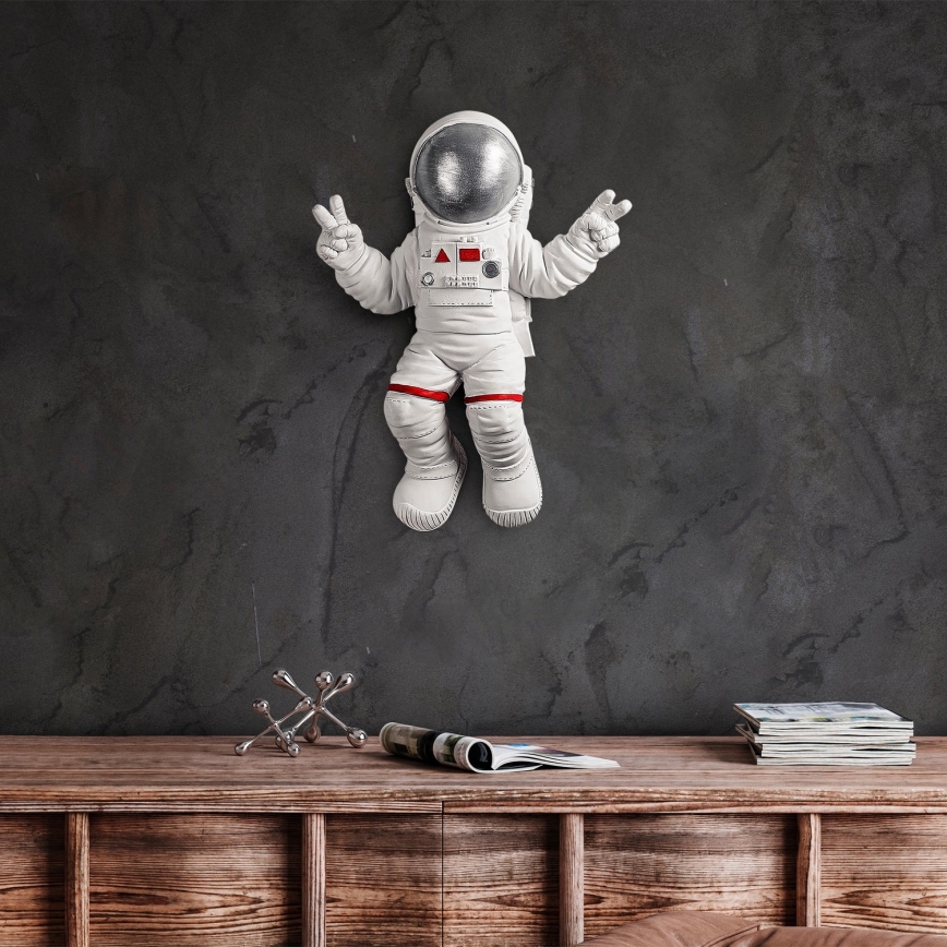 Sienas dekorācija 47x35 cm astronauts sudraba