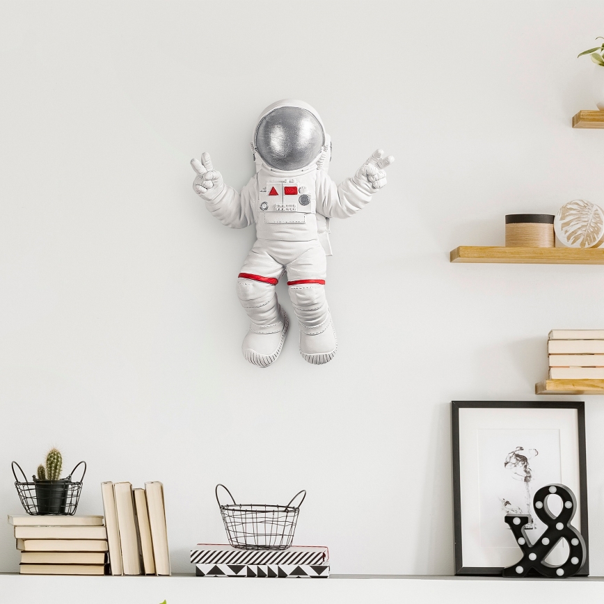 Sienas dekorācija 47x35 cm astronauts sudraba