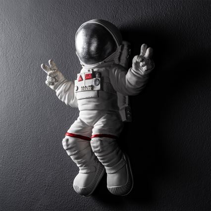 Sienas dekorācija 47x35 cm astronauts sudraba