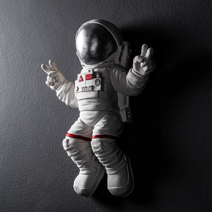Sienas dekorācija 47x35 cm astronauts sudraba