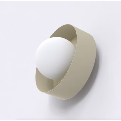 Sienas gaismeklis OZZY 1xG9/8W/230V bēšs