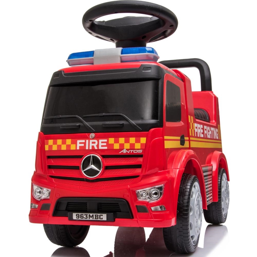 Skrejritenis Mercedes Ugunsdzēsēju automašīna 2xAA sarkana