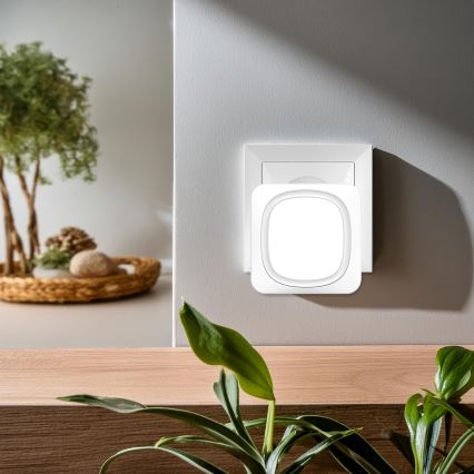 Bezvadu kontaktligzdas durvju zvans ar LED apgaismojumu 230V IP56 balta