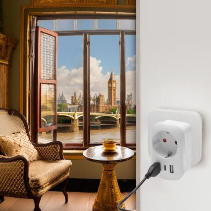 Ceļojumu adapteris Lielbritānijai (230 V) — 2× USB‑A + 1× USB‑C