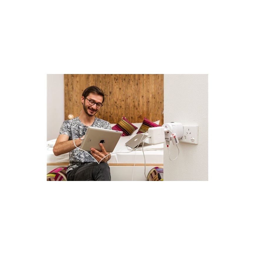 Universāls ceļojuma adapteris visai pasaulei 230V + USB ports