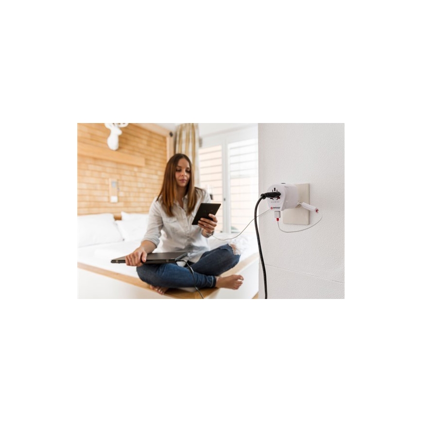 Universāls ceļojuma adapteris visai pasaulei 230V + USB ports