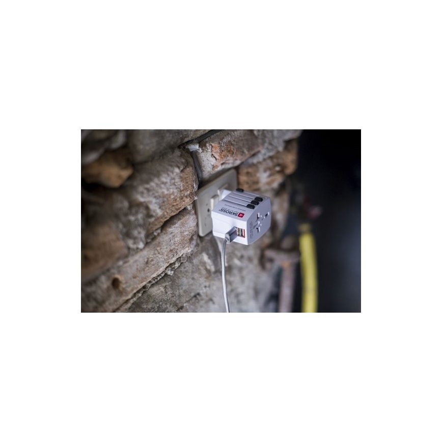 Starptautiskais ceļojumu adapteris 230V + 2x USB ports
