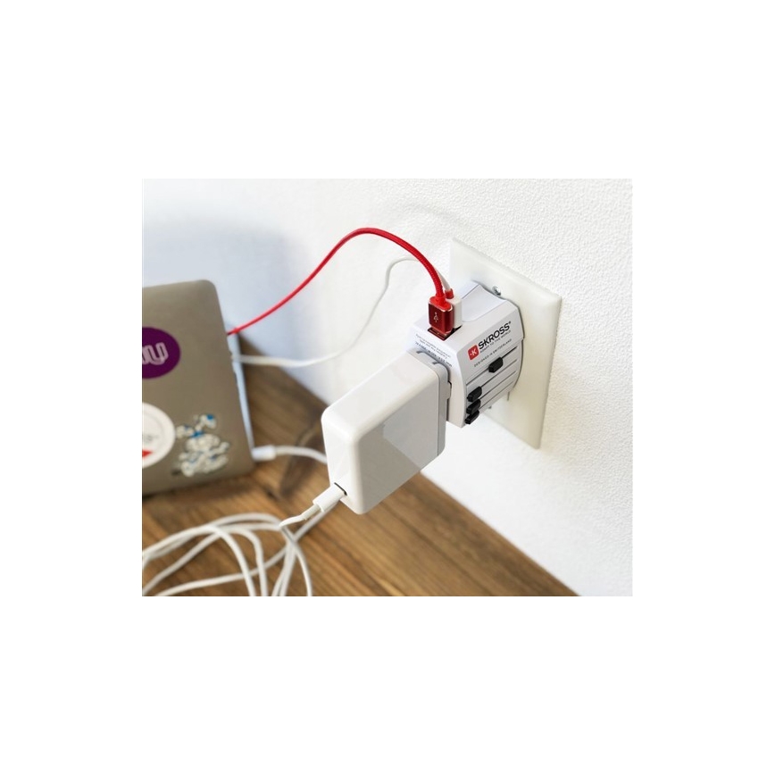 Starptautiskais ceļojumu adapteris 230V + 2x USB ports