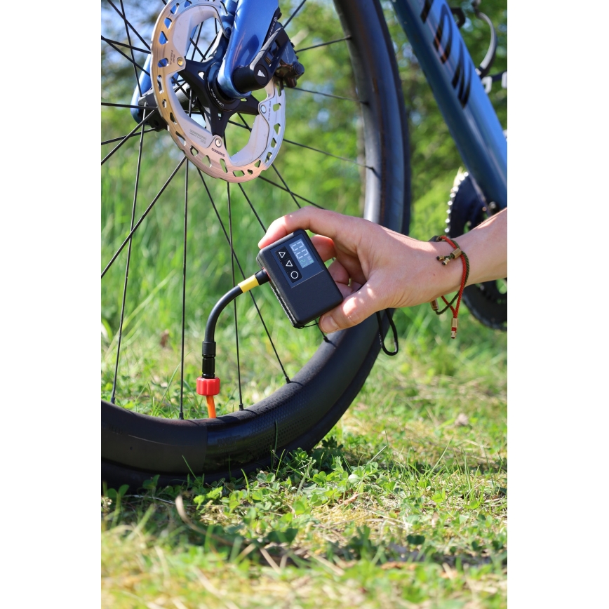 Digitālais kabatas kompresors 500 mAh 5V melns