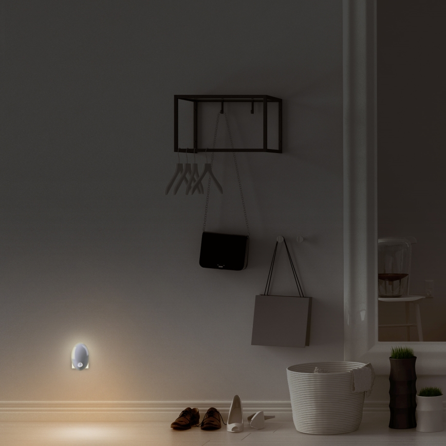 LED Kontaktligzdas orientācijas lampa ar sensoru LED/0,7W/230V 3000K