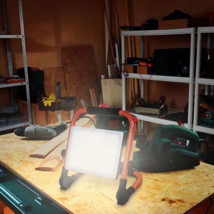 LED prožektors ar statīvu LED/100W/230V 4000K IP65