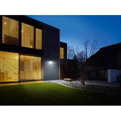 STEINEL 671013 - Saules enerģijas LED-Prožektors XSolar L-S 1,2W/LED sudraba IP44 2500 mAh