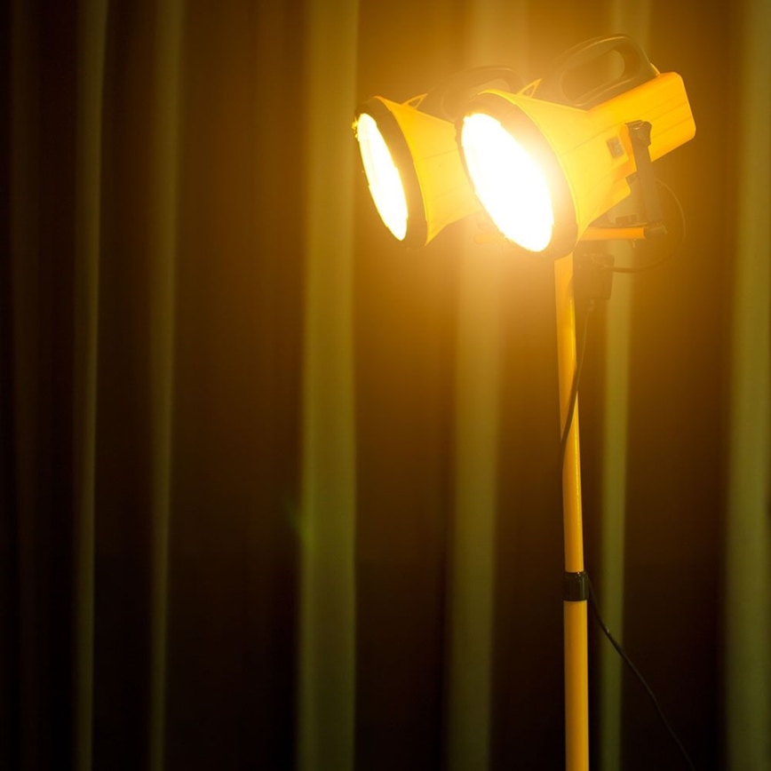 Stends prožektoriem 180 cm dzeltena