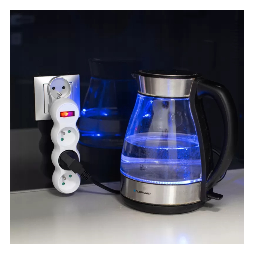 Strāvas sadalītājs ar slēdzi, 3 kontaktligzdas