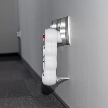 Strāvas sadalītājs ar slēdzi, 3 kontaktligzdas