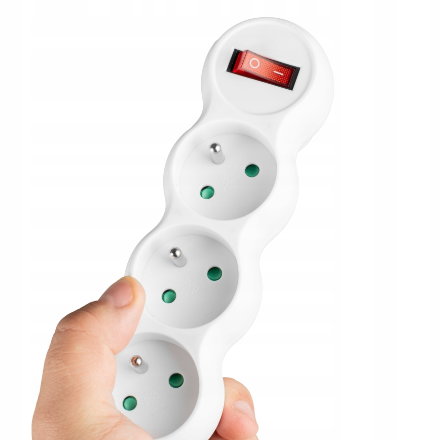 Strāvas sadalītājs ar slēdzi, 3 kontaktligzdas