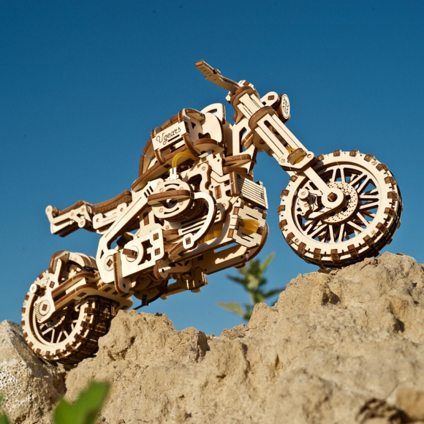 Ugears - 3D koka mehāniskā puzle Scrambler motocikls ar blakusvāģi