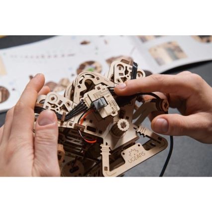 Ugears - 3D koka mehāniskā puzle V8 motors