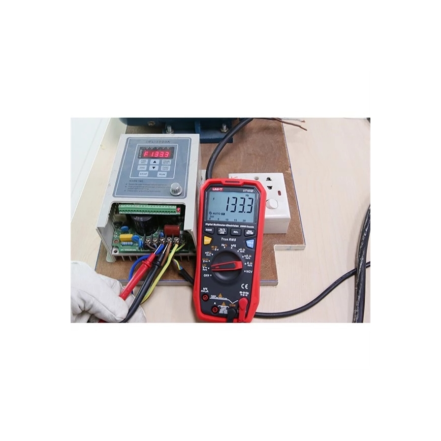 Uni-T UT161E - Profesionāls multimetrs, darbināms ar 4xAA