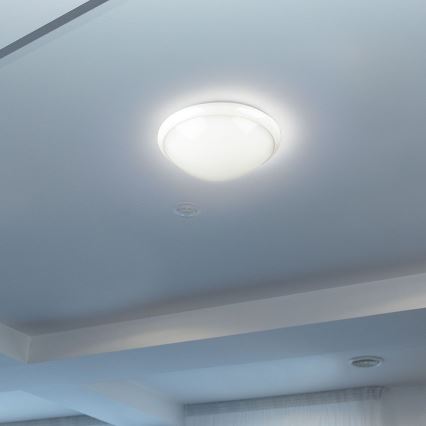 Vannas istabas griestu lampa ar sensoru 1xE27/60W/230V IP44 ø 29,6 cm